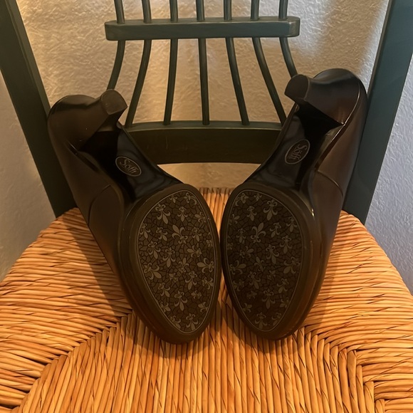 Sofft Black Heels 8M NWOT. 1/2” Platform, 3.5” Heel. NWOT Classy Heels! - Picture 3 of 10